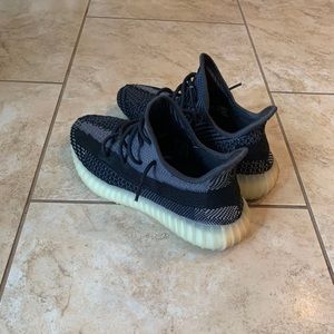 Size 10.5 Yeezy Slightly worn needs a little tlc